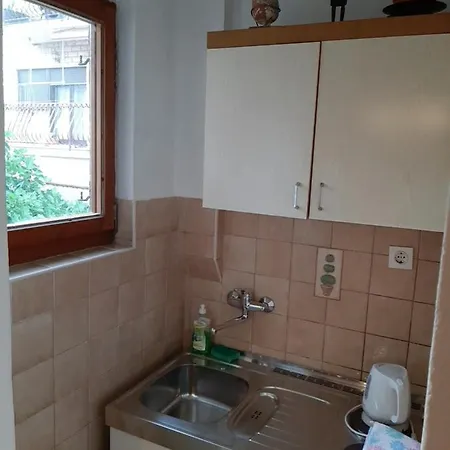 Apartment Centre *