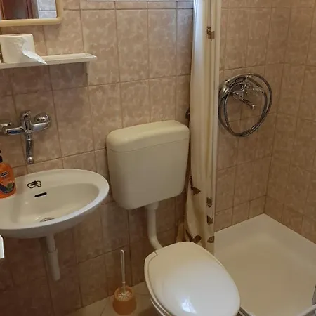 Apartment Centre *